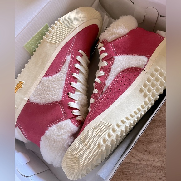 Brandblack Capo Faux Shearling W521BB RDSH Women’s 6 Sneaker - Picture 1 of 10